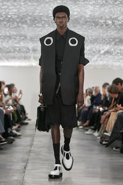 Look 25